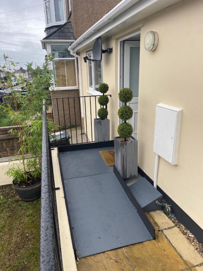 Two Bedroom Detached Modern Bungalow Close To Plymouth Argyle Fc 外观 照片